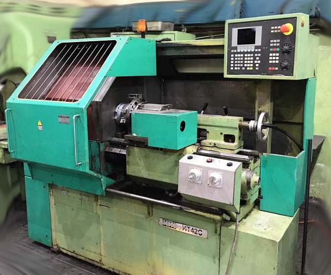 Фото загального виду токарного верстата ІТ-42 ІТ-42 Фото загального виду токарного верстата з ЧПУ